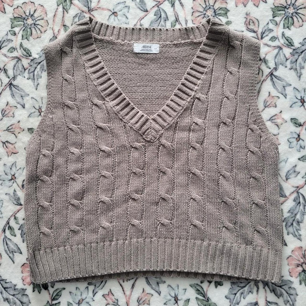 Ardene | Taupe Knit Cropped Sweater Vest